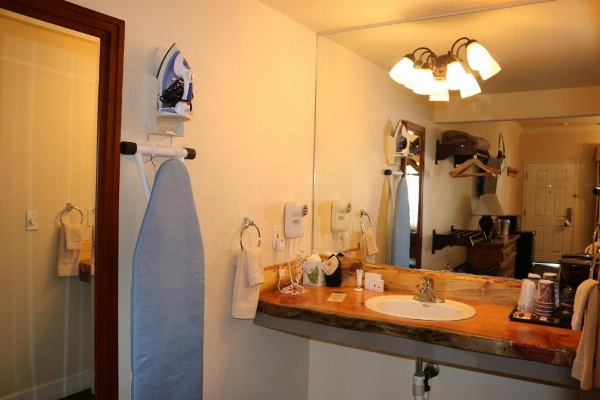 Historian Inn image 22