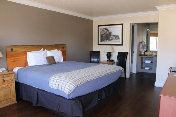 Historian Inn image 24