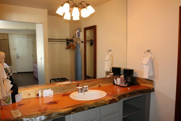 Historian Inn image 27